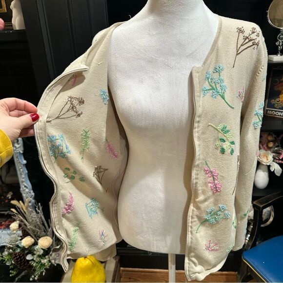 Floral Embroidered Full Zipper Cardigan Size Medium - Picture 11 of 13